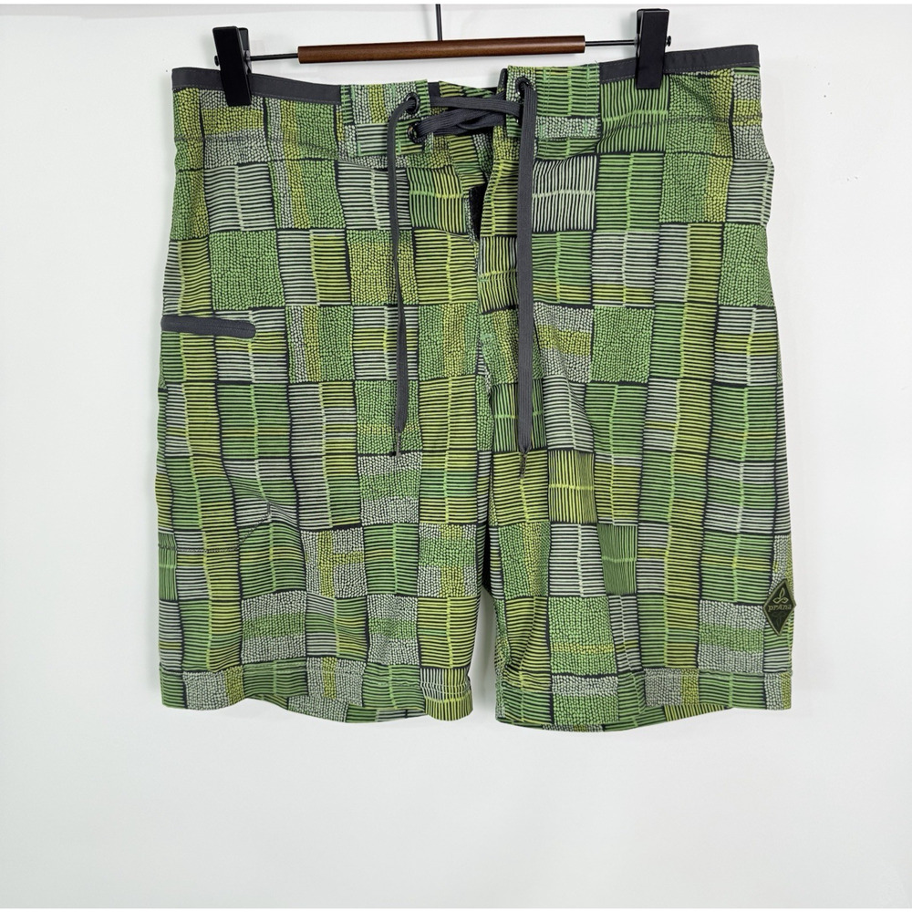 Prana Board Shorts Mens‎ Size 30 Green Abstract Print Tie Waist Zip Pocket